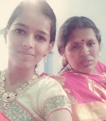vaidee yd with her mother